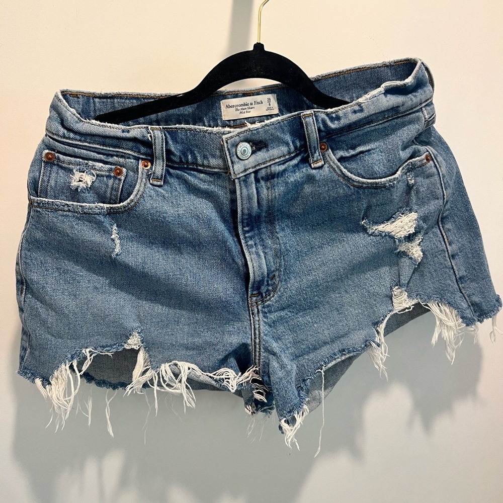 Abercrombie & Fitch Distressed Blue Jean Shorts Mom short mid rise 29/8